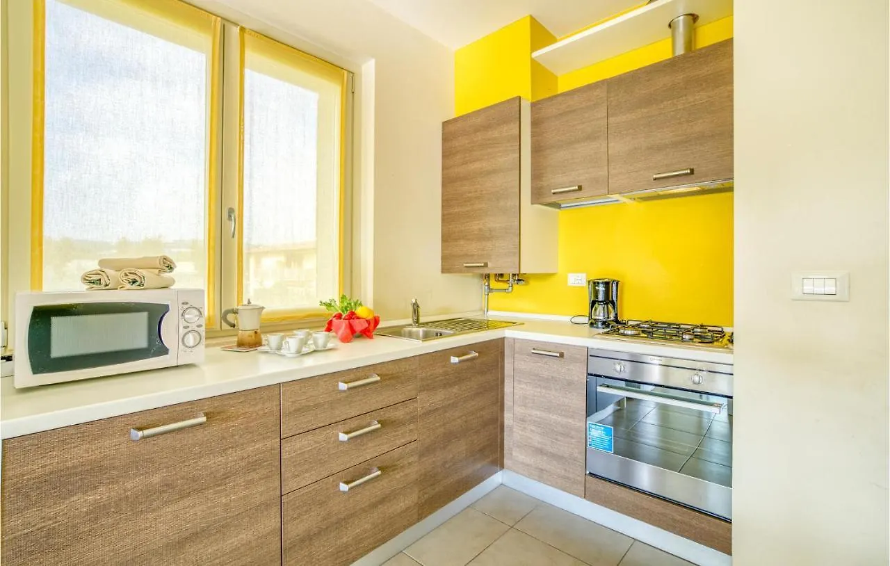 2 Bedroom Amazing Apartment In Puegnago Sul Garda Raffa 0*,