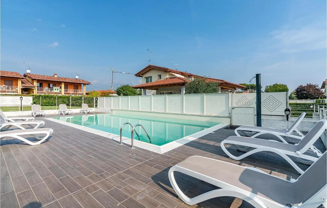 2 Bedroom Amazing Apartment In Puegnago Sul Garda Raffa 0*,