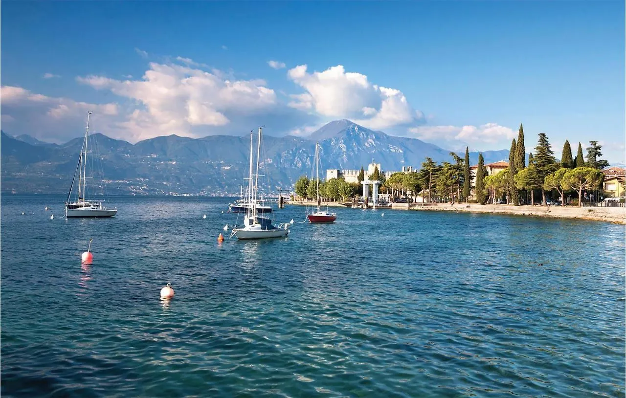 2 Bedroom Amazing Apartment In Puegnago Sul Garda Raffa 0*,  Itálie